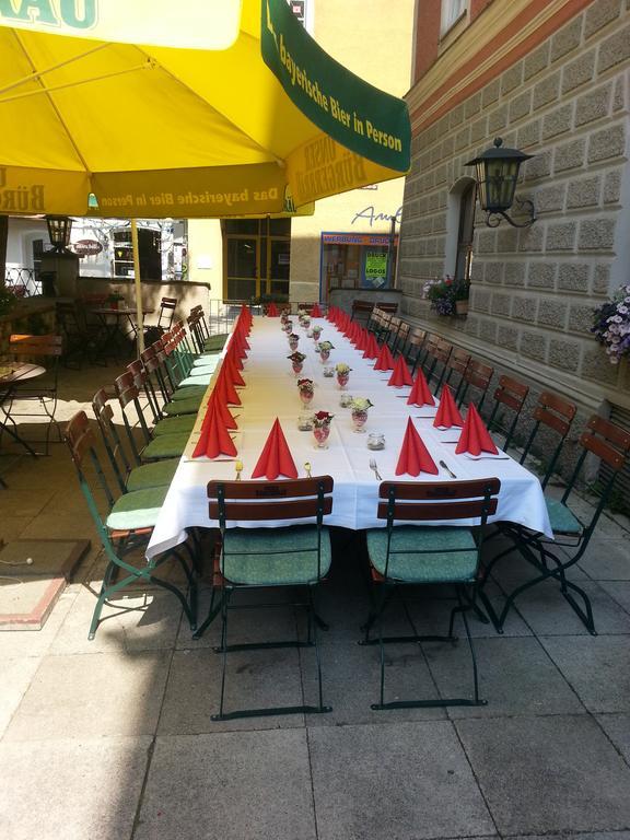 Altstadt- Und Businesshotel Pfaubraeu - Brauereigasthof - Fruehstuecksbuffet - Kostenfreie Radgarage - Hunde Willkommen Trostberg an der Alz Buitenkant foto