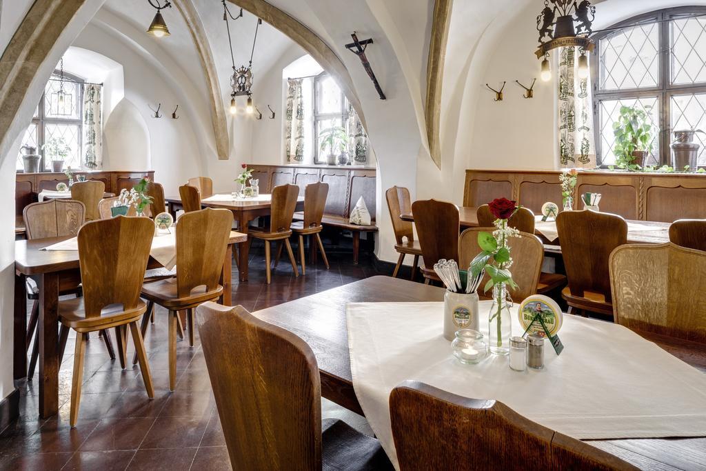 Altstadt- Und Businesshotel Pfaubraeu - Brauereigasthof - Fruehstuecksbuffet - Kostenfreie Radgarage - Hunde Willkommen Trostberg an der Alz Kamer foto