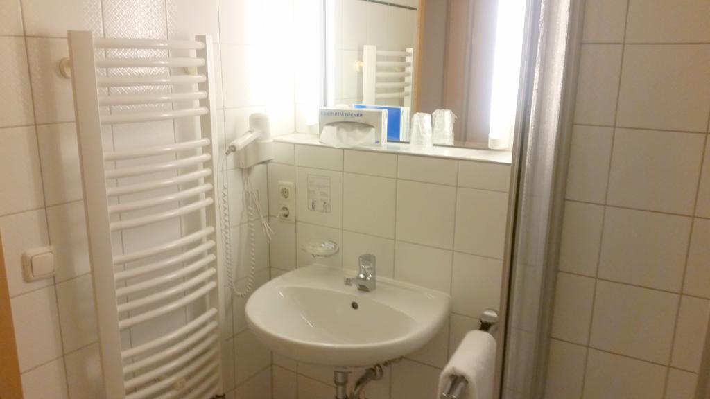 Altstadt- Und Businesshotel Pfaubraeu - Brauereigasthof - Fruehstuecksbuffet - Kostenfreie Radgarage - Hunde Willkommen Trostberg an der Alz Buitenkant foto