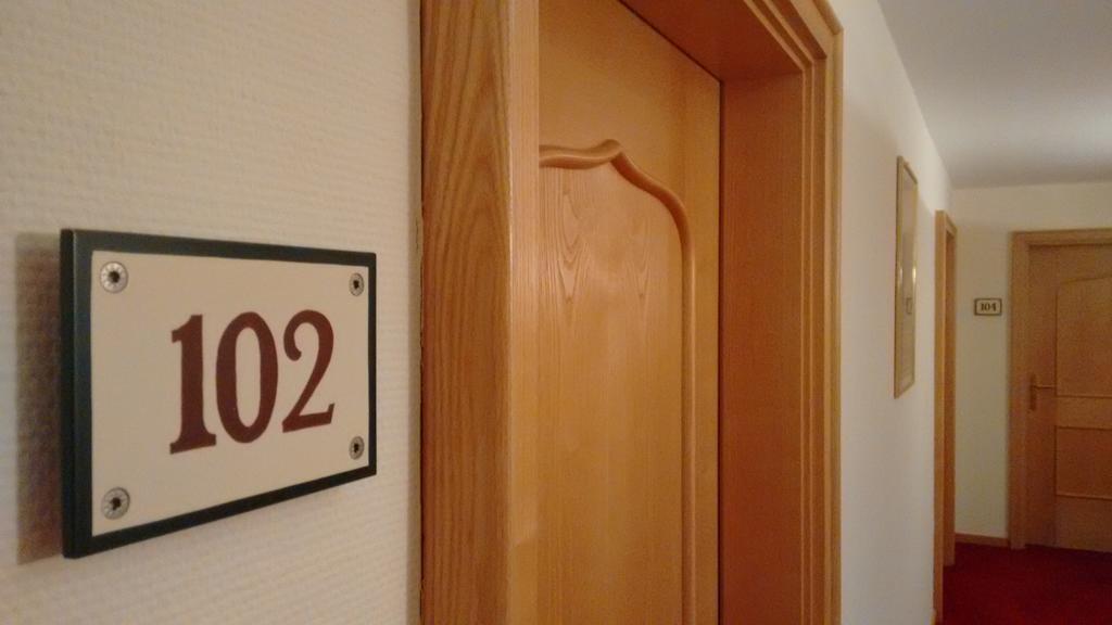 Altstadt- Und Businesshotel Pfaubraeu - Brauereigasthof - Fruehstuecksbuffet - Kostenfreie Radgarage - Hunde Willkommen Trostberg an der Alz Buitenkant foto