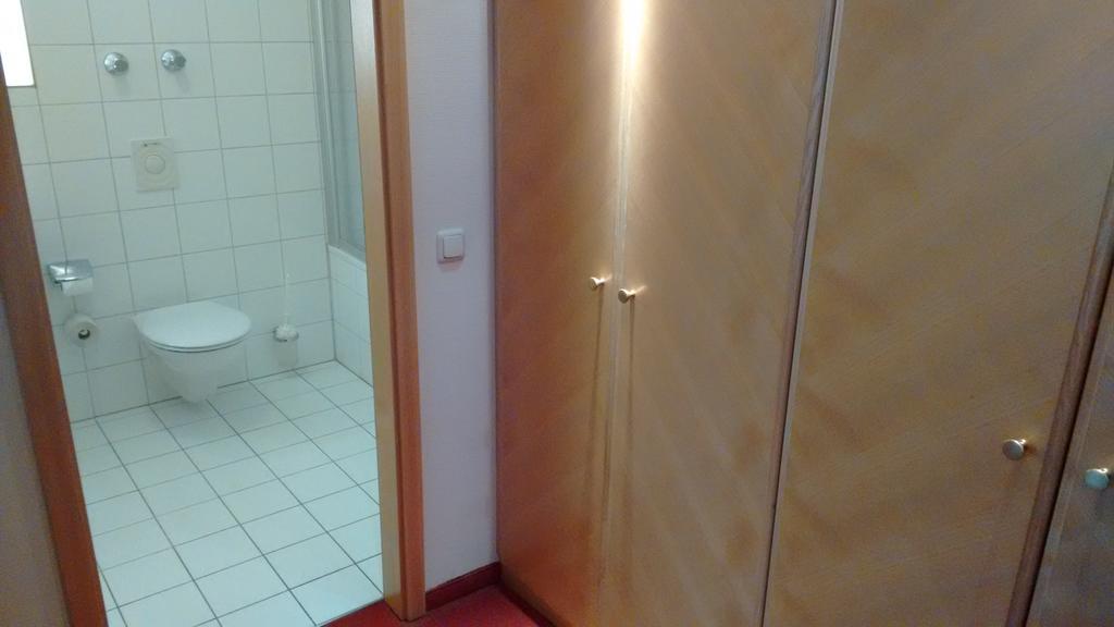Altstadt- Und Businesshotel Pfaubraeu - Brauereigasthof - Fruehstuecksbuffet - Kostenfreie Radgarage - Hunde Willkommen Trostberg an der Alz Buitenkant foto