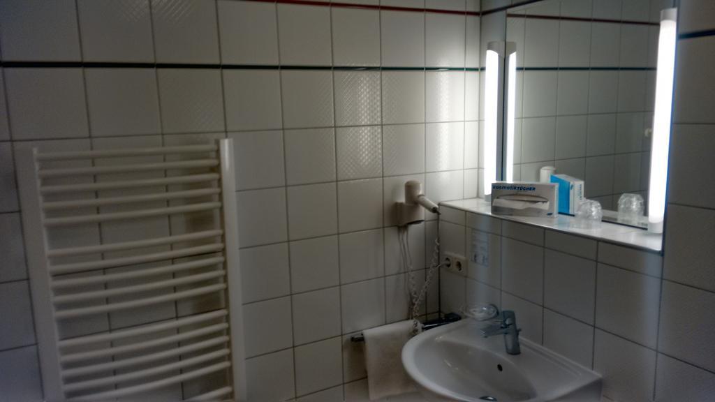 Altstadt- Und Businesshotel Pfaubraeu - Brauereigasthof - Fruehstuecksbuffet - Kostenfreie Radgarage - Hunde Willkommen Trostberg an der Alz Buitenkant foto