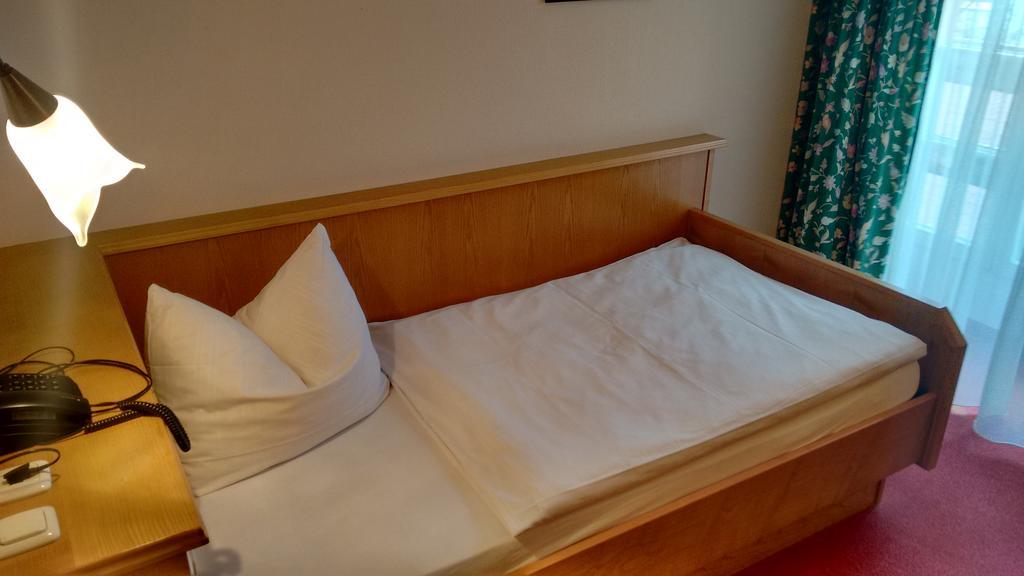 Altstadt- Und Businesshotel Pfaubraeu - Brauereigasthof - Fruehstuecksbuffet - Kostenfreie Radgarage - Hunde Willkommen Trostberg an der Alz Buitenkant foto