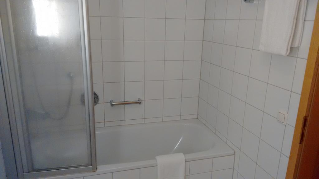 Altstadt- Und Businesshotel Pfaubraeu - Brauereigasthof - Fruehstuecksbuffet - Kostenfreie Radgarage - Hunde Willkommen Trostberg an der Alz Buitenkant foto