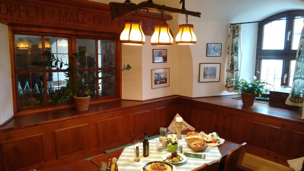 Altstadt- Und Businesshotel Pfaubraeu - Brauereigasthof - Fruehstuecksbuffet - Kostenfreie Radgarage - Hunde Willkommen Trostberg an der Alz Buitenkant foto