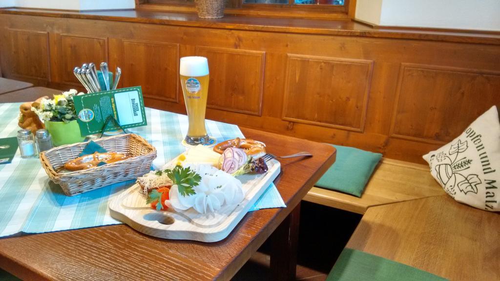 Altstadt- Und Businesshotel Pfaubraeu - Brauereigasthof - Fruehstuecksbuffet - Kostenfreie Radgarage - Hunde Willkommen Trostberg an der Alz Buitenkant foto
