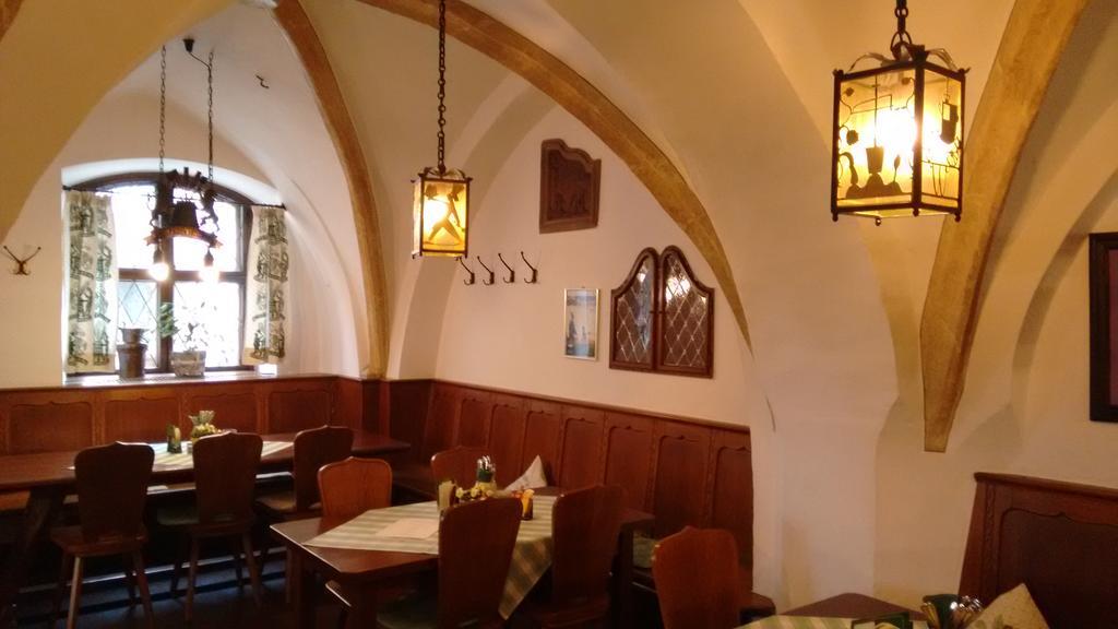 Altstadt- Und Businesshotel Pfaubraeu - Brauereigasthof - Fruehstuecksbuffet - Kostenfreie Radgarage - Hunde Willkommen Trostberg an der Alz Buitenkant foto