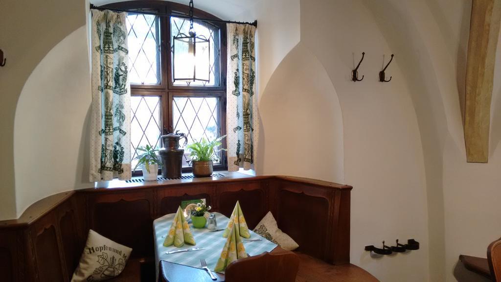 Altstadt- Und Businesshotel Pfaubraeu - Brauereigasthof - Fruehstuecksbuffet - Kostenfreie Radgarage - Hunde Willkommen Trostberg an der Alz Buitenkant foto