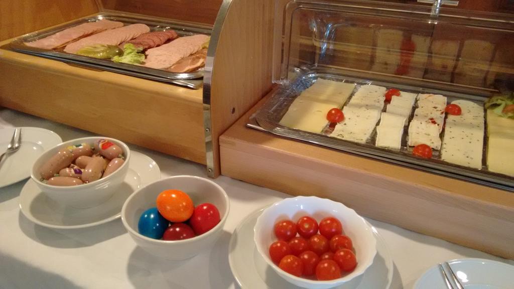 Altstadt- Und Businesshotel Pfaubraeu - Brauereigasthof - Fruehstuecksbuffet - Kostenfreie Radgarage - Hunde Willkommen Trostberg an der Alz Buitenkant foto