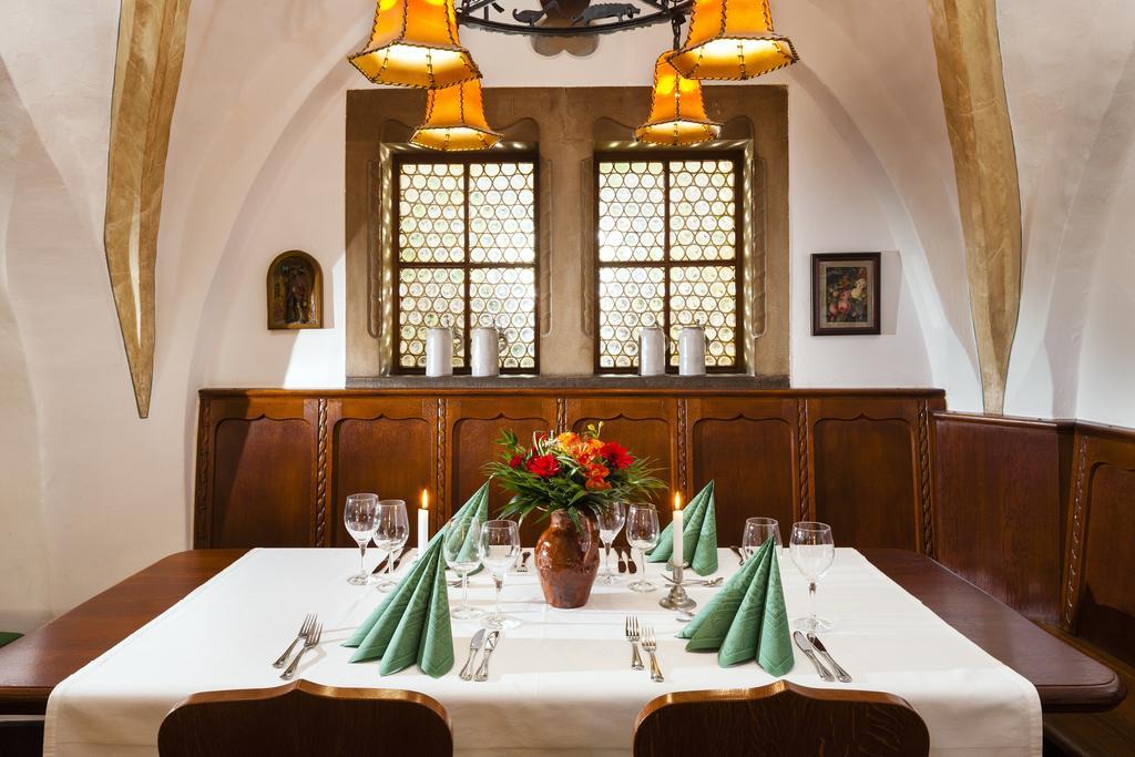 Altstadt- Und Businesshotel Pfaubraeu - Brauereigasthof - Fruehstuecksbuffet - Kostenfreie Radgarage - Hunde Willkommen Trostberg an der Alz Buitenkant foto
