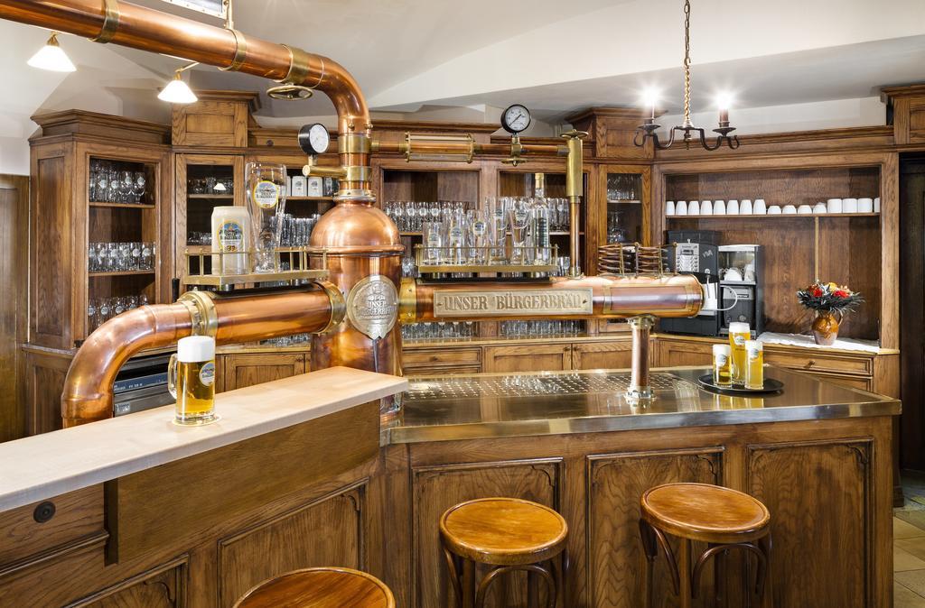Altstadt- Und Businesshotel Pfaubraeu - Brauereigasthof - Fruehstuecksbuffet - Kostenfreie Radgarage - Hunde Willkommen Trostberg an der Alz Buitenkant foto