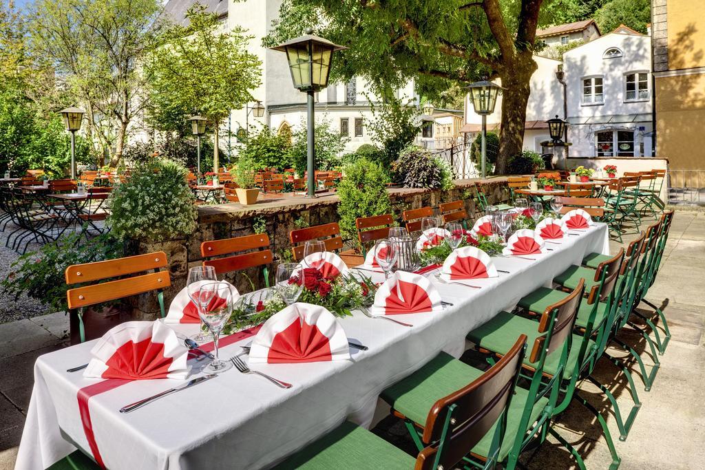 Altstadt- Und Businesshotel Pfaubraeu - Brauereigasthof - Fruehstuecksbuffet - Kostenfreie Radgarage - Hunde Willkommen Trostberg an der Alz Buitenkant foto